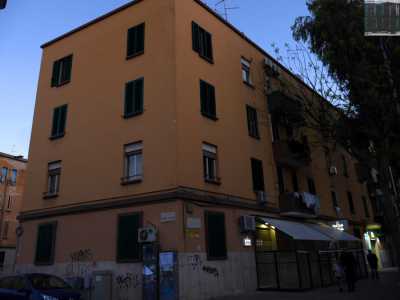 Gli unici edifici ad avere i balconi sono quelli che affacciano su viale Orazio Flacco, perch� erano degli ufficiali. Finita la guerra, nel 1949 le case furono distribuite a chi ne aveva necessit�